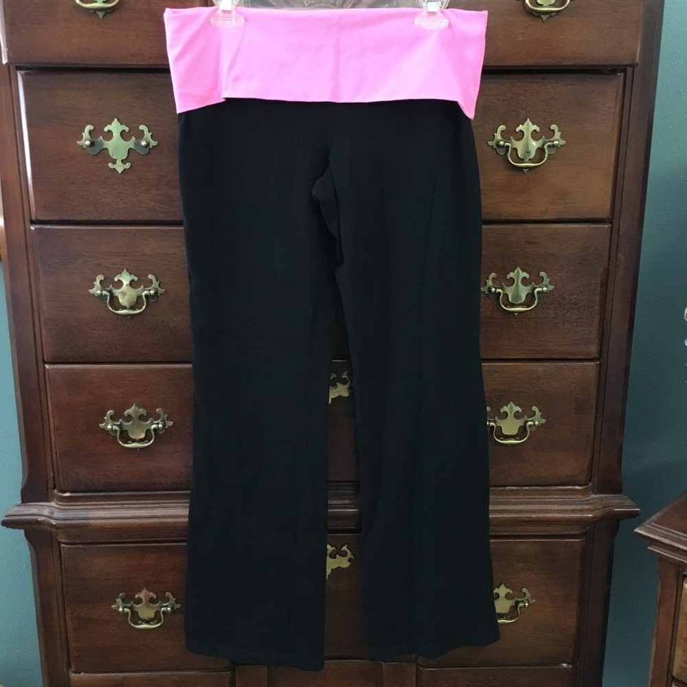 Victoria’s Secret Pink Yoga Pants sz L Short